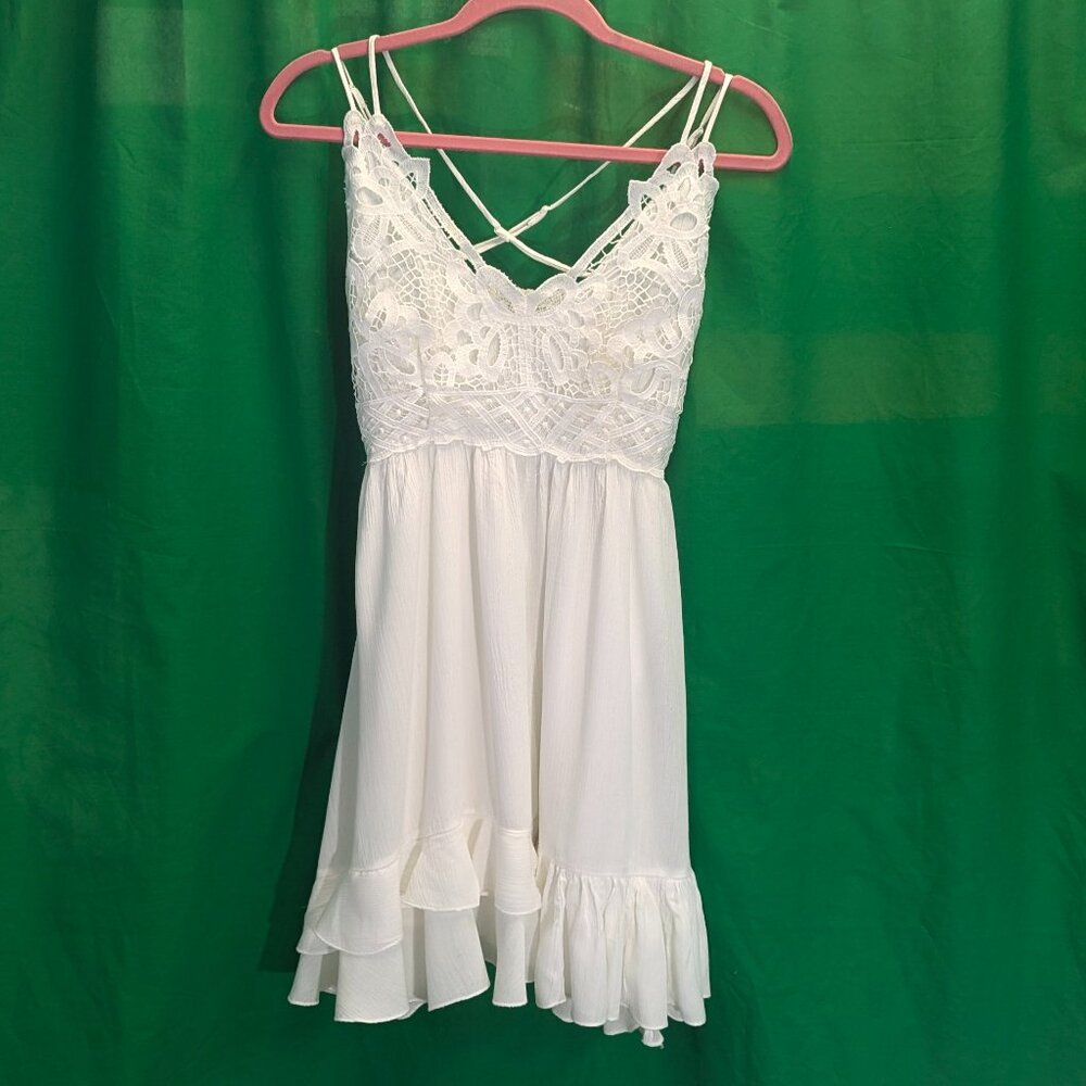 NWT Chelsea & Violet White Mini Dress Size Small